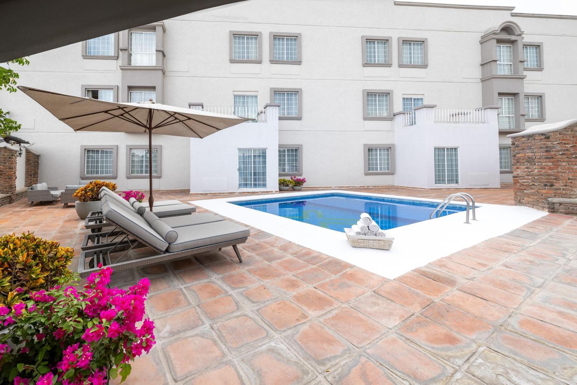 Hotel Suites Mexico Plaza Leon Campestre エクステリア 写真