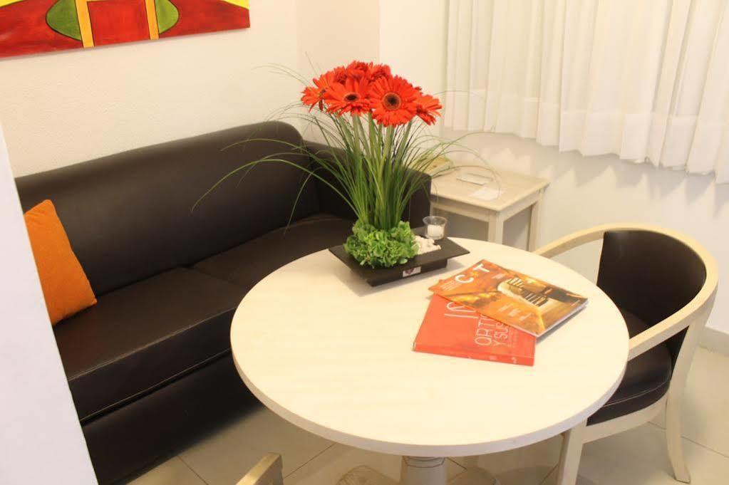 Hotel Suites Mexico Plaza Leon Campestre エクステリア 写真